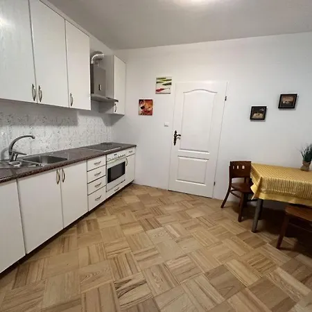 Goscinne Impresja Hostel *